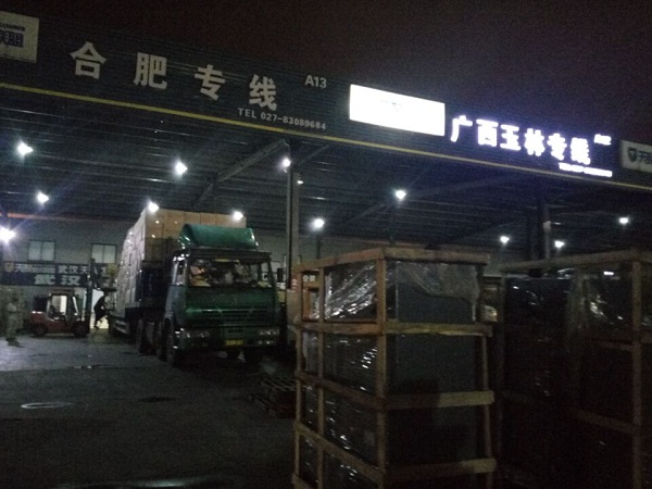 戈尔曼服装厂定制500kg91好色先生IOS下载配套熨烫设备使用发货案例图 戈尔曼服装厂定制500kg91好色先生IOS下载配套熨烫设备使用发货案例图
