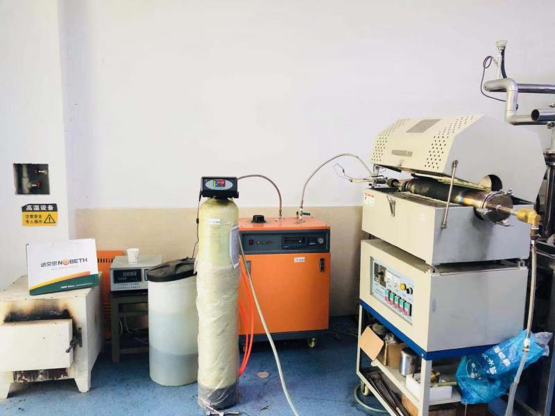 南京大学实验室使用蒸汽发生器进行化学实验 南京大学实验室使用蒸汽发生器进行化学实验