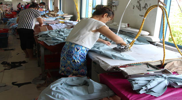 服装整烫蒸汽发生器成服装厂节能环保利器！